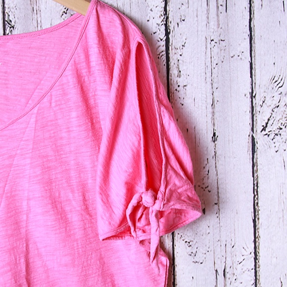 NY&Co V-neck Tee with Slit Sleeve Size L - Picture 4 of 8